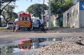 Motociclista derrapa em poça de gordura, sofre queda e fica ferida na Avenida Assunção