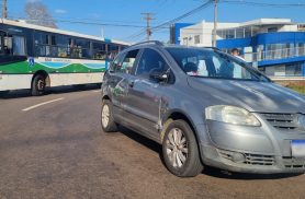 Batida entre carro e ônibus do transporte coletivo é registrada no Centro da cidade