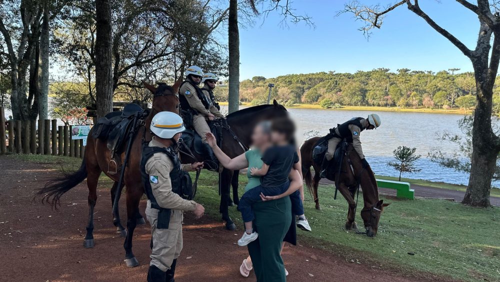 Polícia Militar reforça policiamento com Cavalaria no Lago Municipal Imagem referente a Polícia Militar reforça policiamento com Cavalaria no Lago Municipal