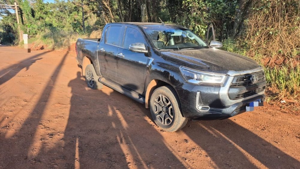 Polícia Militar recupera camionete furtada e prende suspeito após perseguição em Cascavel Imagem referente a Polícia Militar recupera camionete furtada e prende suspeito após perseguição em Cascavel