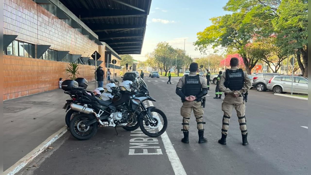 Operação conjunta flagra 40 motoristas fazendo transporte irregular de passageiros Imagem referente a Operação conjunta flagra 40 motoristas fazendo transporte irregular de passageiros