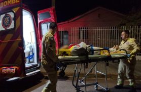 Mulher fica ferida após cair dentro de casa no Bairro Guarujá Mulher fica ferida após cair dentro de casa no Bairro Guarujá