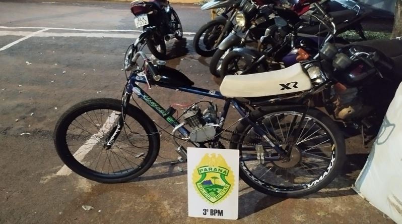 Adolescentes fogem da PM em bicicleta motorizada e veículo é apreendido em Pato Branco Imagem referente a Adolescentes fogem da PM em bicicleta motorizada e veículo é apreendido em Pato Branco