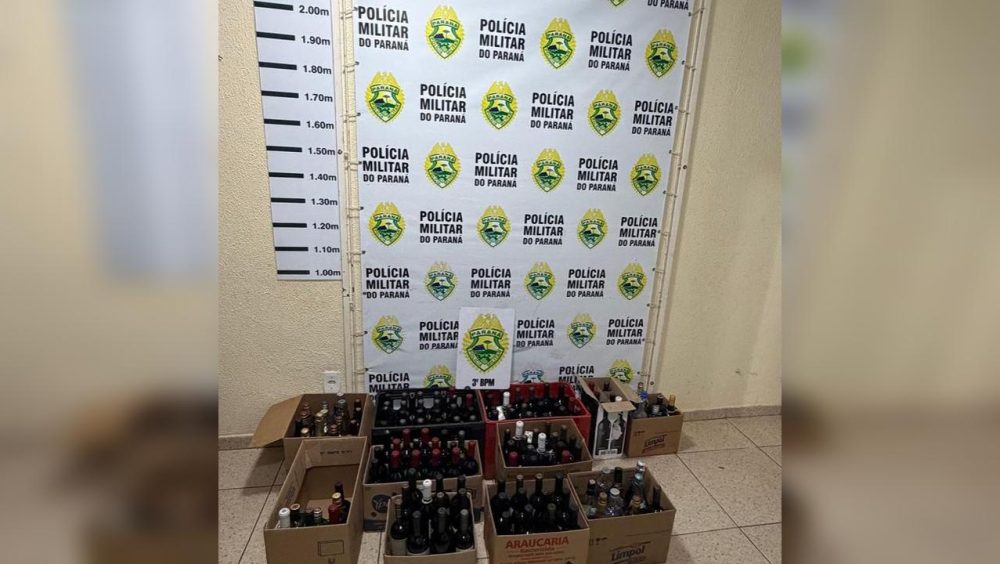 Operação apreende quase 150 garrafas de bebidas irregulares em restaurante de Pato Branco Imagem referente a Operação apreende quase 150 garrafas de bebidas irregulares em restaurante de Pato Branco