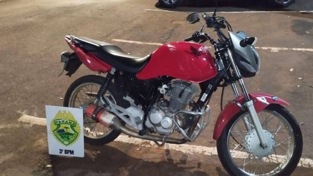 PM recolhe motocicleta com licenciamento vencido e escapamento irregular no Bairro Industrial Imagem referente a PM recolhe motocicleta com licenciamento vencido e escapamento irregular no Bairro Industrial