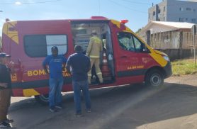 Em mobilete, homem se envolve em colisão com carro e fica ferido no Bairro Neva Em mobilete, homem se envolve em colisão com carro e fica ferido no Bairro Neva