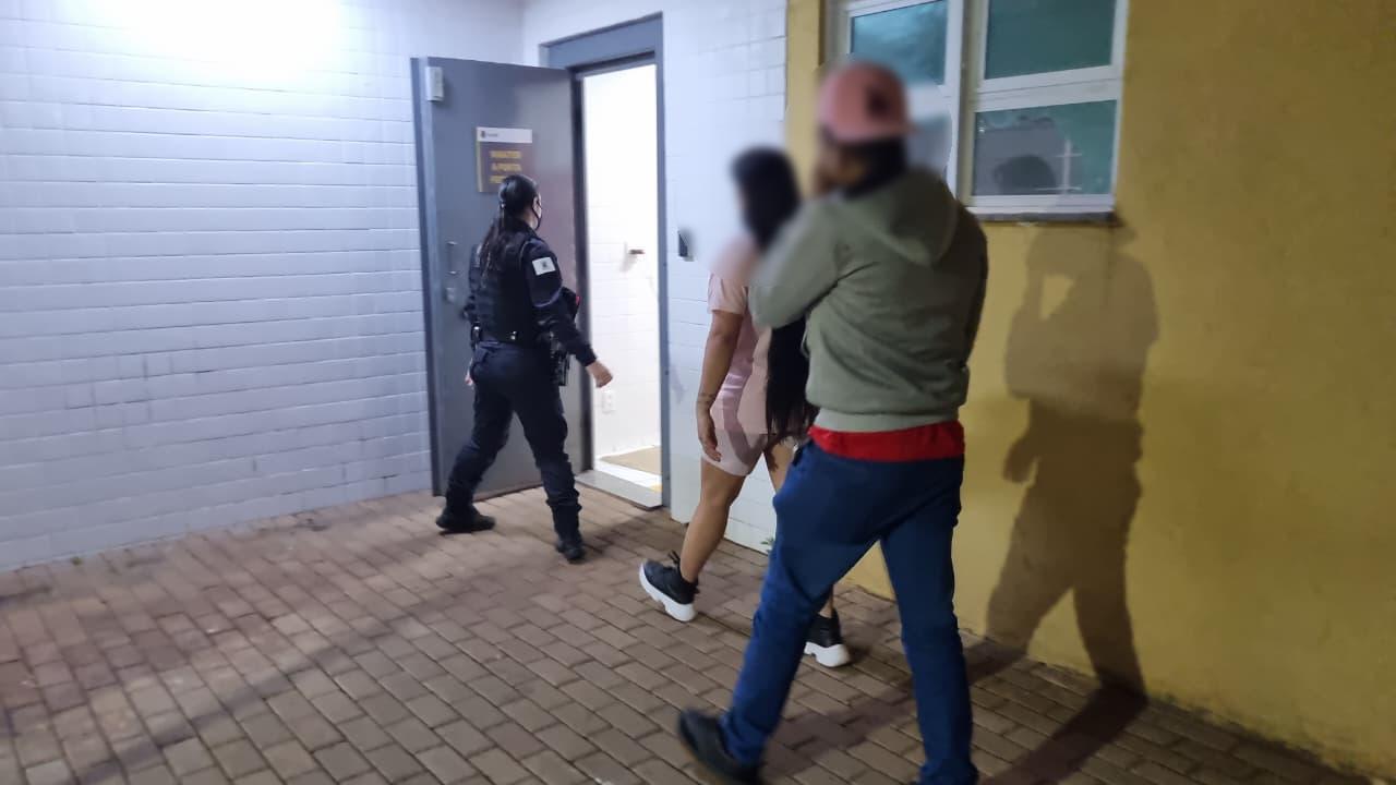 Venezuelanos são detidos após briga com vizinhos em Cascavel