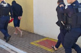 GM detém em flagrante dois jovens no Terminal Leste por envolvimento com drogas GM detém em flagrante dois jovens no Terminal Leste por envolvimento com drogas