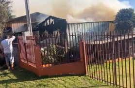 Incêndio destrói casa na Vila São José em Corbélia