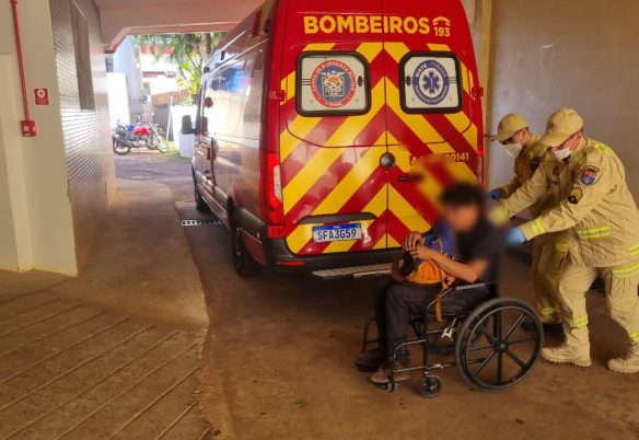 Queda de treliça deixa homem ferido durante desmontagem de estrutura para show em Cascavel Queda de treliça deixa homem ferido durante desmontagem de estrutura para show em Cascavel