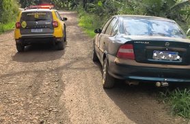 Veículo com registro de roubo é recuperado pela PM em estrada rural