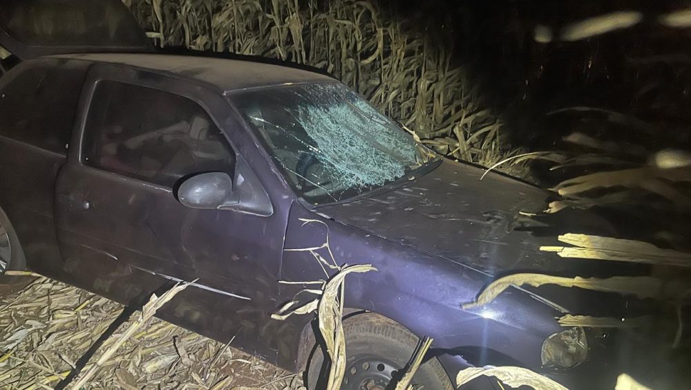 Gol tomba na PR-182 entre Toledo e Maripá e motorista fica ferido Imagem referente a Gol tomba na PR-182 entre Toledo e Maripá e motorista fica ferido