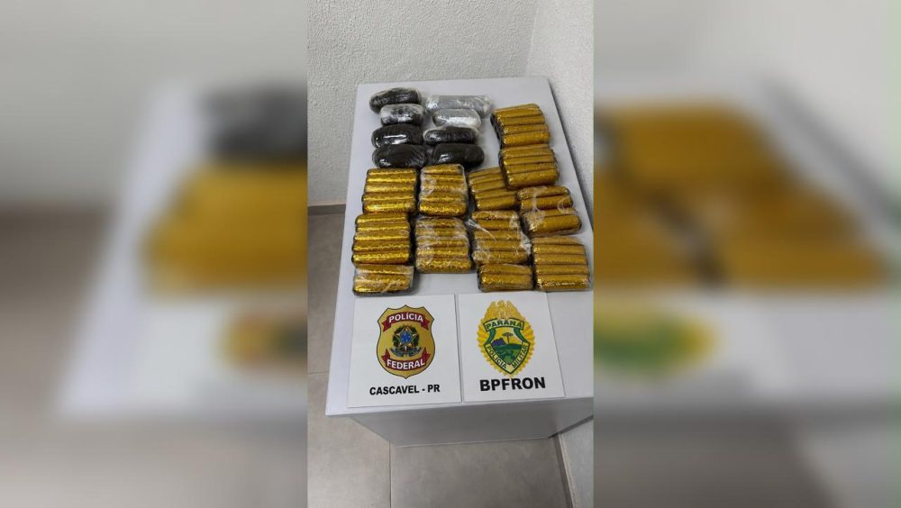 PM e Polícia Federal apreendem mais de 1,1 tonelada de drogas e prendem quatro no Oeste do Paraná Imagem referente a PM e Polícia Federal apreendem mais de 1,1 tonelada de drogas e prendem quatro no Oeste do Paraná