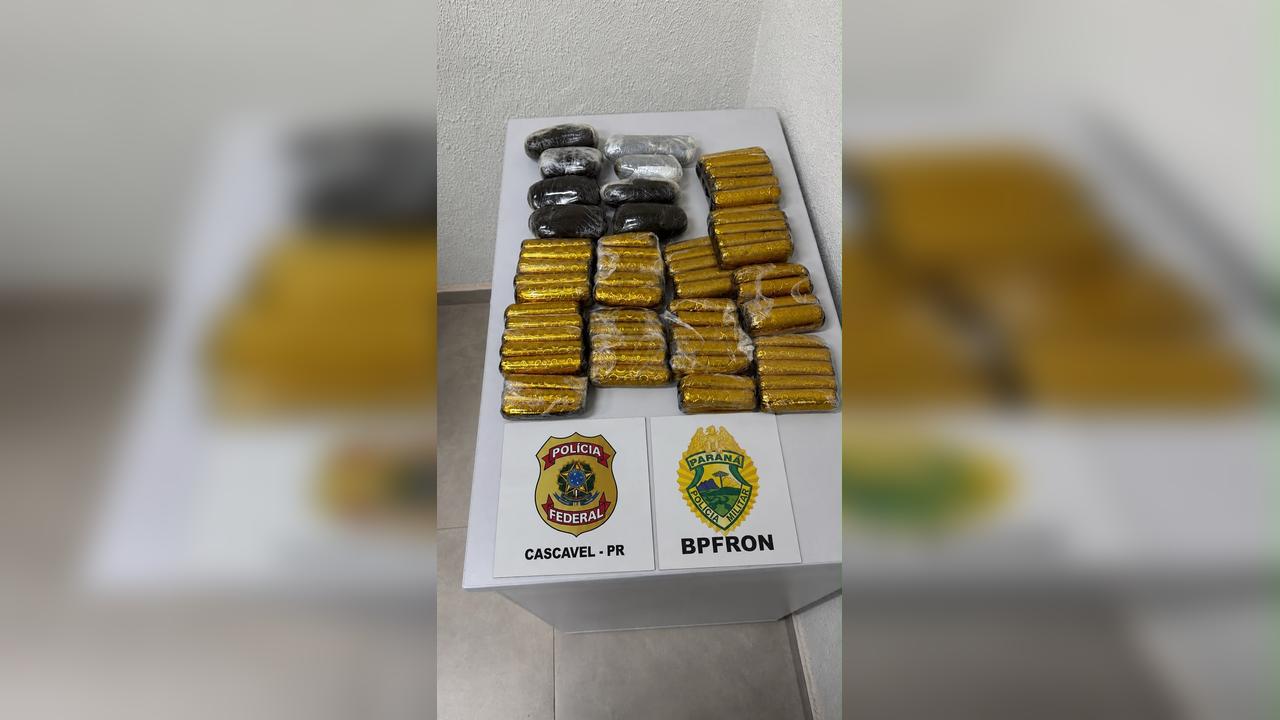 Imagem referente a PM e Polícia Federal apreendem mais de 1,1 tonelada de drogas e prendem quatro no Oeste do Paraná