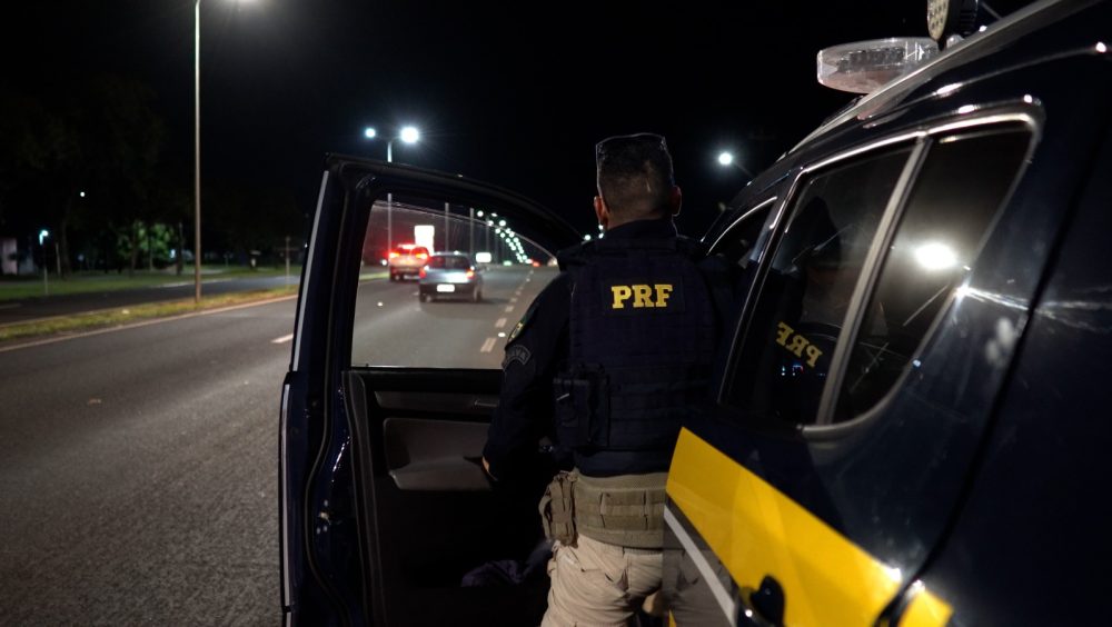 PRF e PM impedem roubo a ônibus interestadual em Corbélia Imagem referente a PRF e PM impedem roubo a ônibus interestadual em Corbélia
