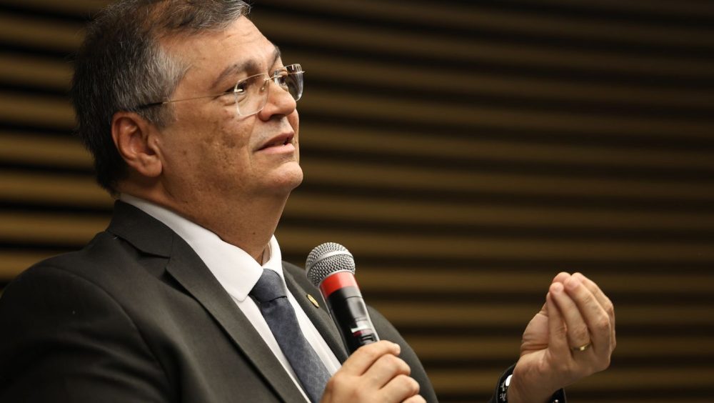 Dino envia à PF explicações de partidos sobre gestão de emendas Imagem referente a Dino envia à PF explicações de partidos sobre gestão de emendas