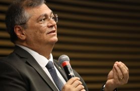Dino envia à PF explicações de partidos sobre gestão de emendas Dino envia à PF explicações de partidos sobre gestão de emendas
