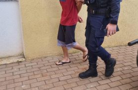 Adolescente é flagrado fumando maconha em praça no Aclimação Adolescente é flagrado fumando maconha em praça no Aclimação