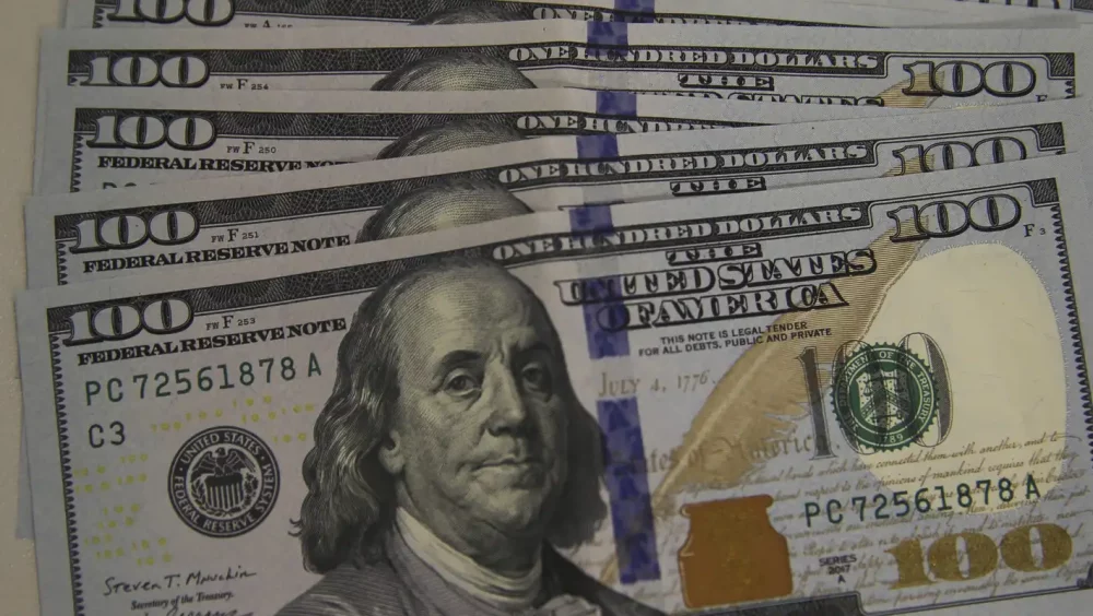 Dólar cai para R$ 5,08, e bolsa recua pela quarta vez consecutiva Imagem referente a Dólar cai para R$ 5,08, e bolsa recua pela quarta vez consecutiva