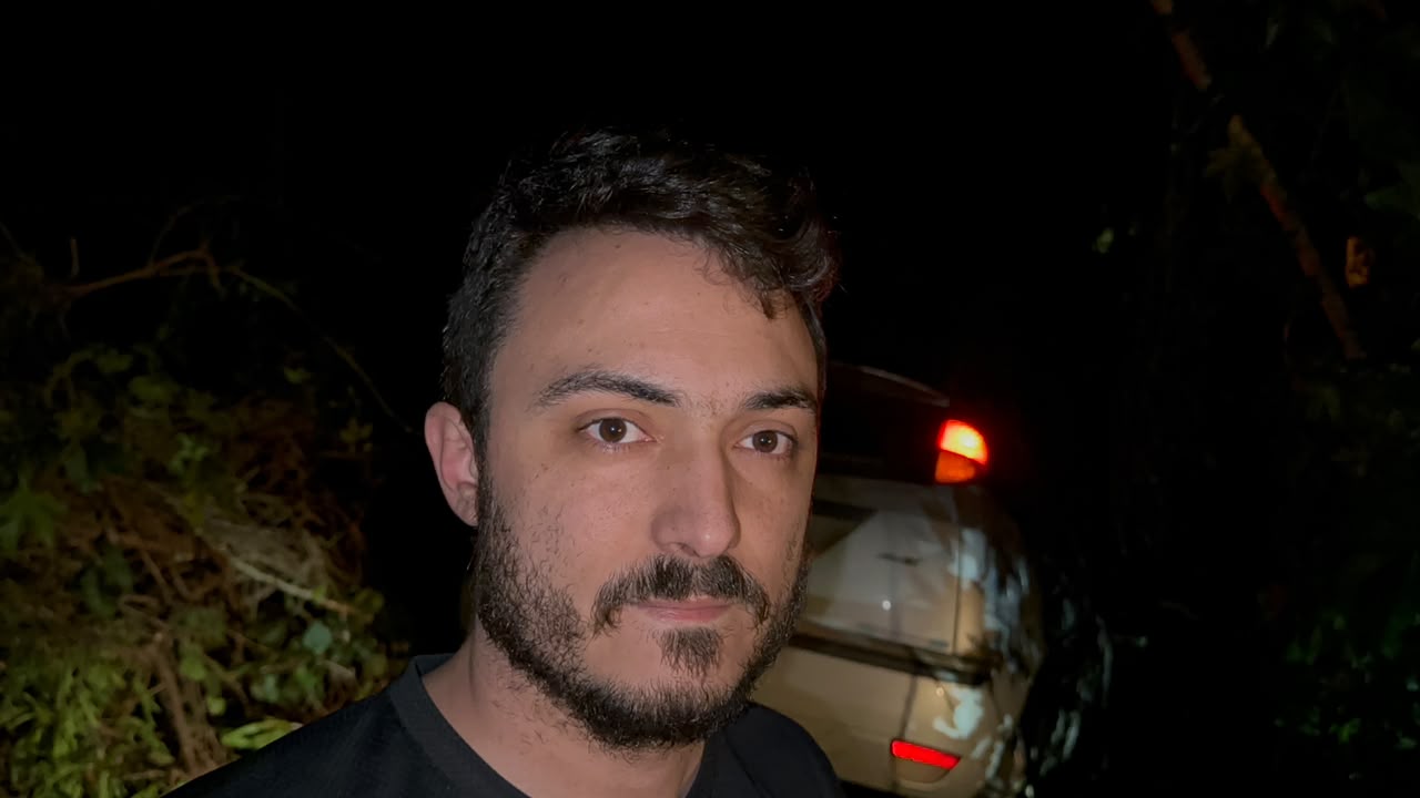 “Arrancaram toda a sinalização do chão”, diz motorista após Ford Focus cair em barranco na BR-467