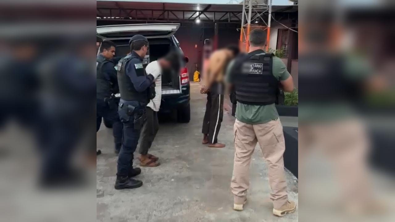 Homem foge por telhados após furto de fios, mas é encontrado escondido debaixo de pano em Toledo
