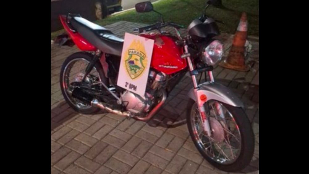 Condutor sem habilitação é abordado e tem motocicleta recolhida no Bairro Alvorada Imagem referente a Condutor sem habilitação é abordado e tem motocicleta recolhida no Bairro Alvorada