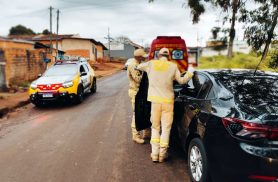 Motorista é encontrado dentro de carro após suposta batida; equipes do Siate e PM são acionadas