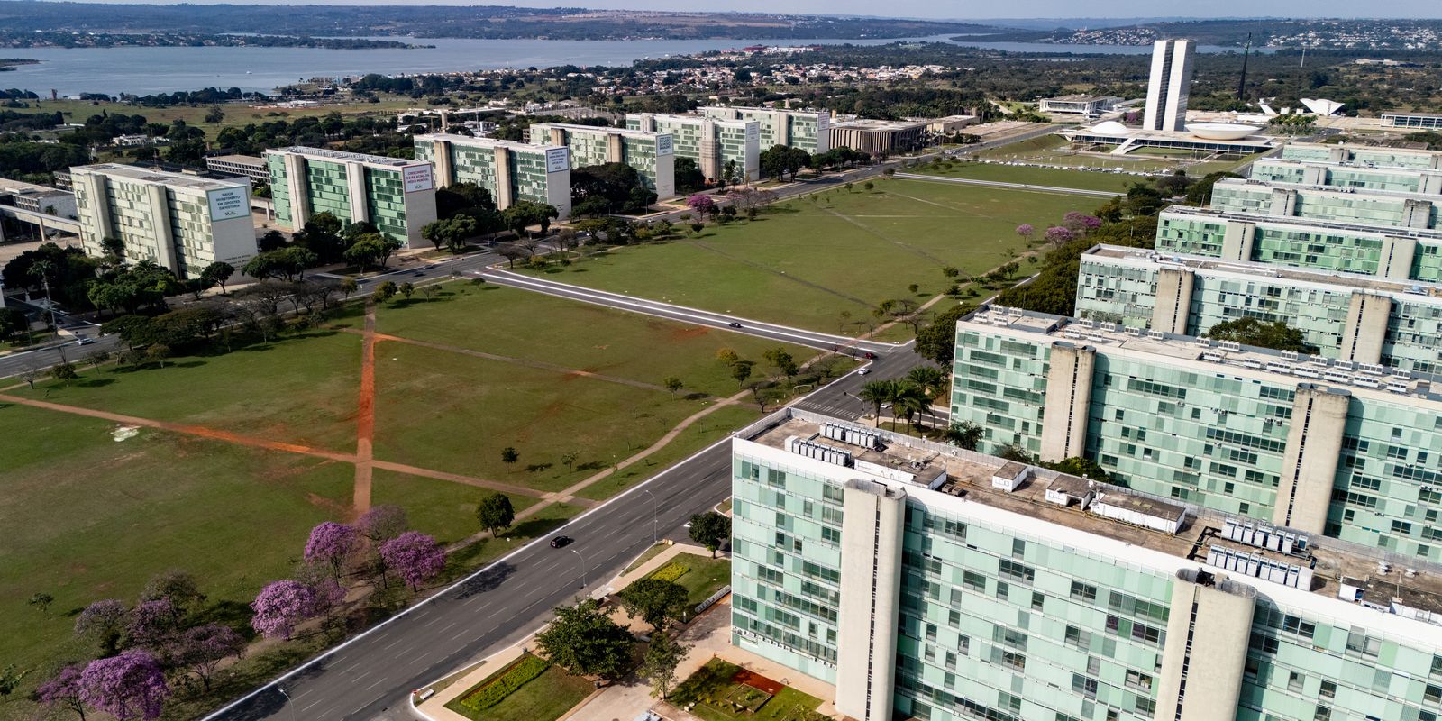 Governo nomeia 500 aprovados no CNU para carreiras transversais Imagem referente a Governo nomeia 500 aprovados no CNU para carreiras transversais