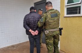 Homem é preso após abordagem no Centro de Cascavel Homem é preso após abordagem no Centro de Cascavel