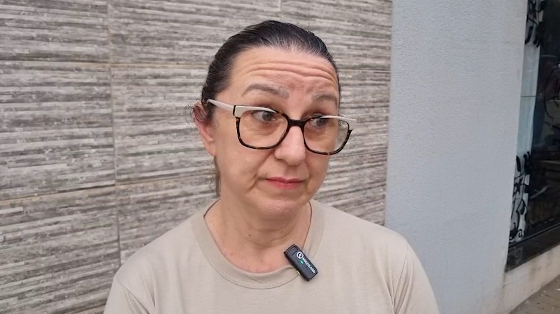 “Eles atravessam a preferencial sem dó”, diz dona de panificadora atingida por carro em colisão