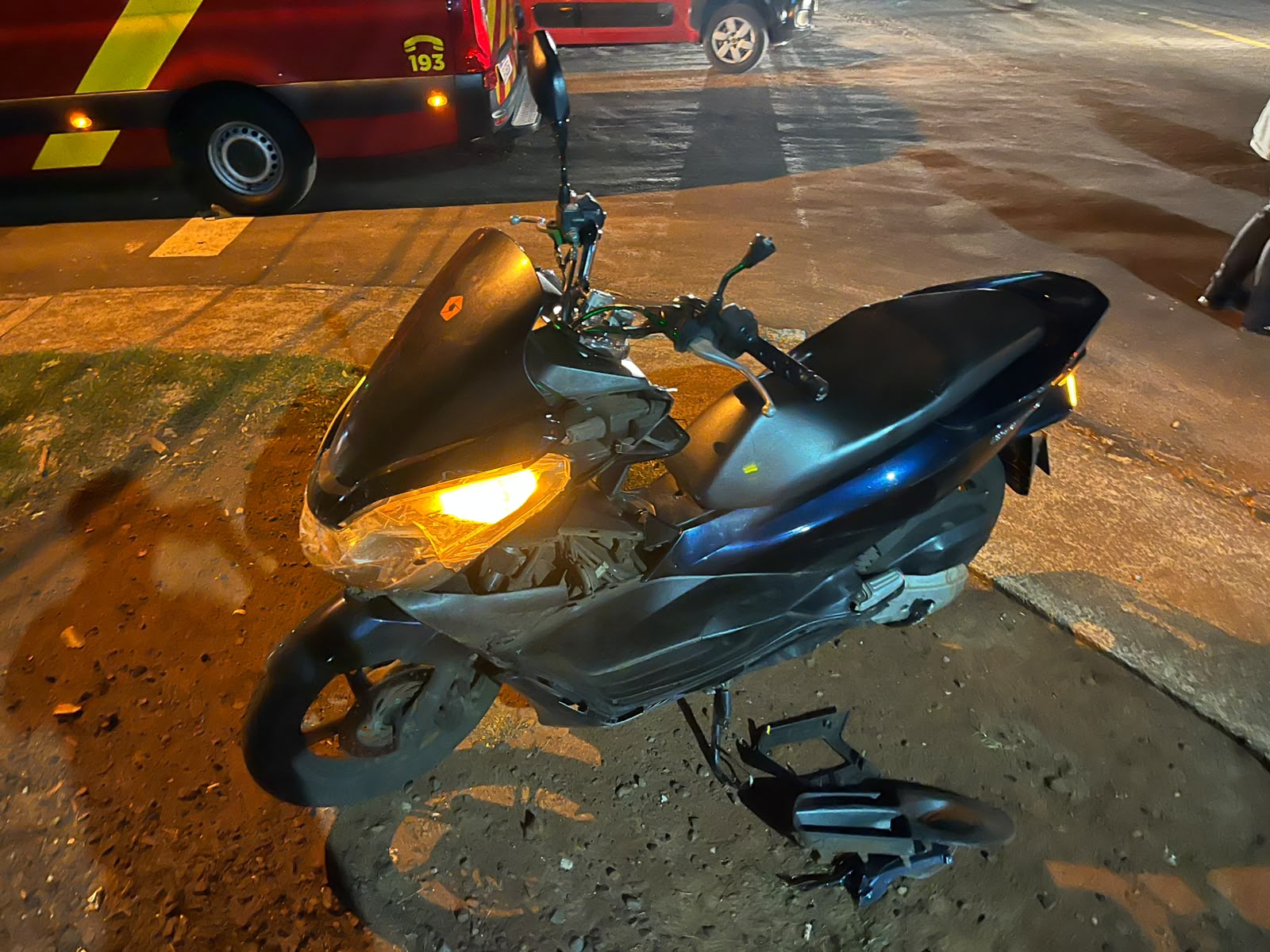 Acidente entre Montana e duas motos deixa motociclista ferido no Jardim Alvorada