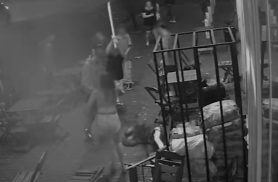 Imagens fortes: Vídeo mostra jovem sendo espancado com pedaços de pau no Riviera