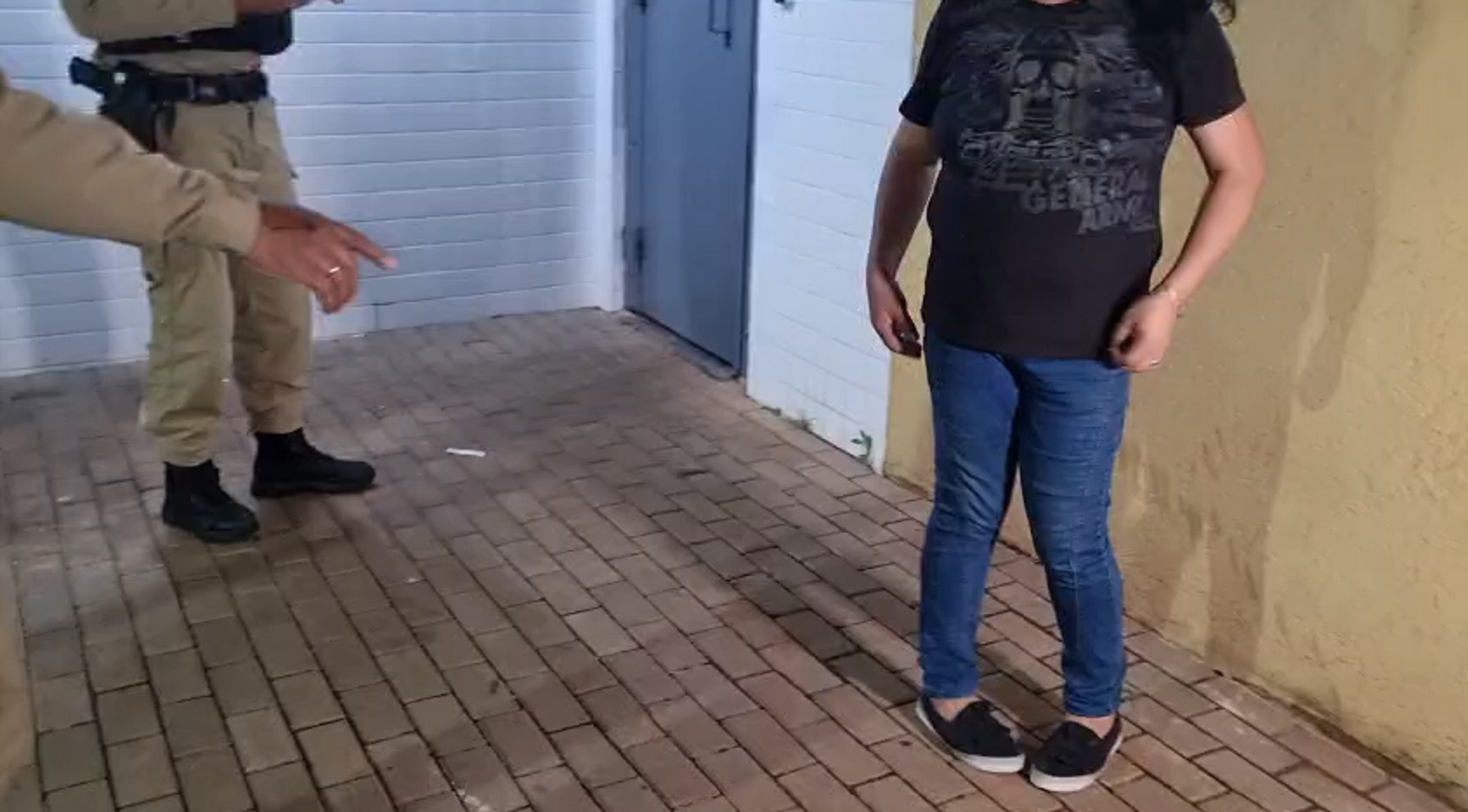 Mulher é detida por agredir idoso de 72 anos por ciúmes em bar