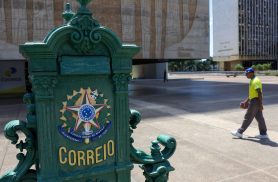 TCU cita risco fiscal dos Correios e defende compensação de custos