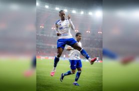 Cruzeiro vence Internacional no Beira-Rio e 'dorme' na sétima posição do Brasileirão
