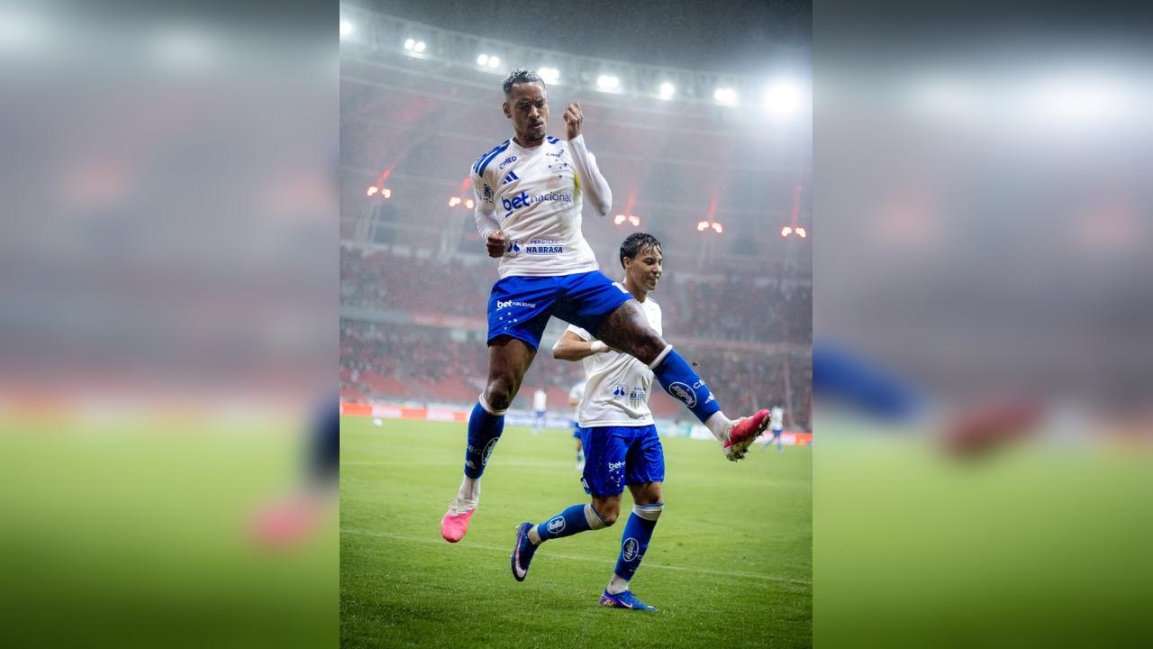 Imagem referente a Cruzeiro vence Internacional no Beira-Rio e 'dorme' na sétima posição do Brasileirão