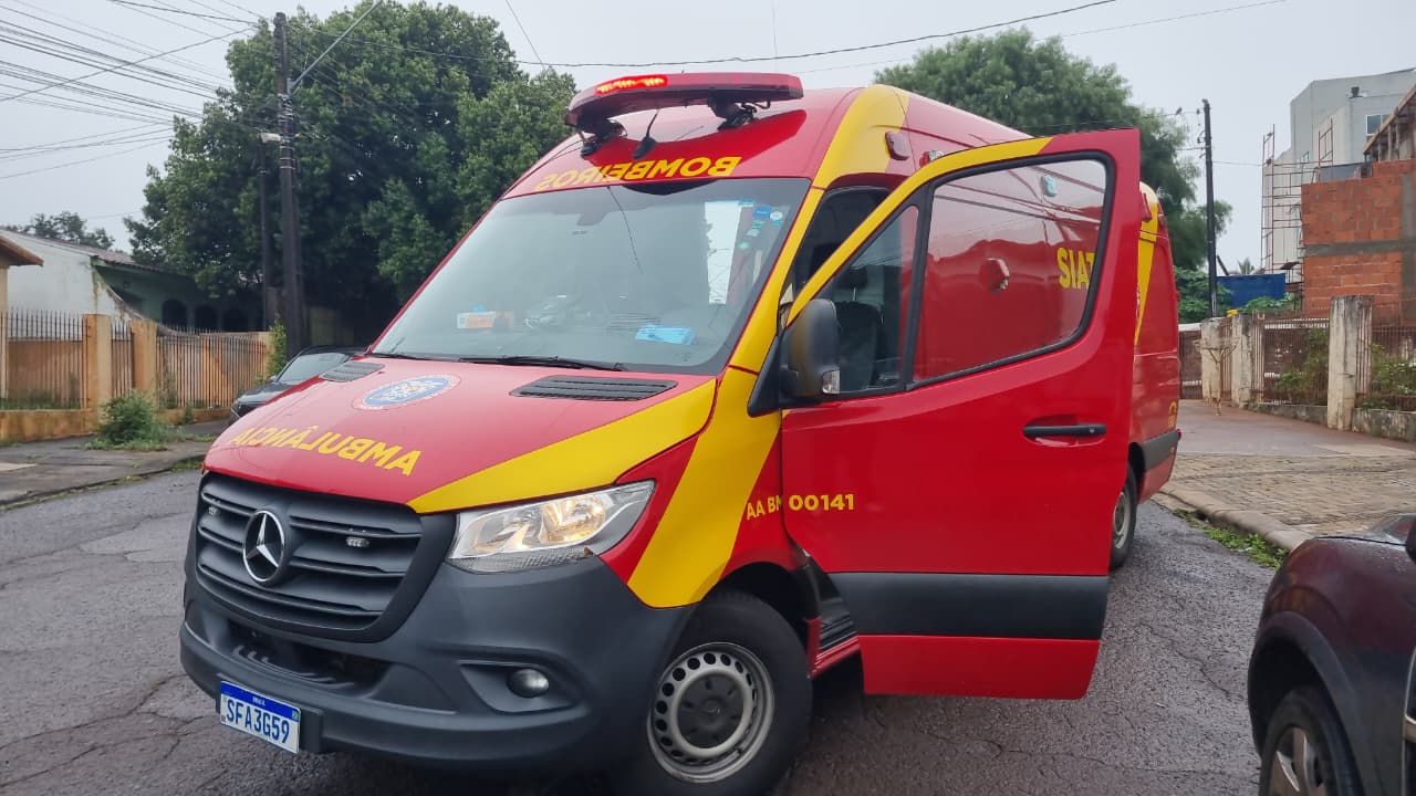 Idosa sofre queda e é socorrida pelo Siate no Parque São Paulo, em Cascavel