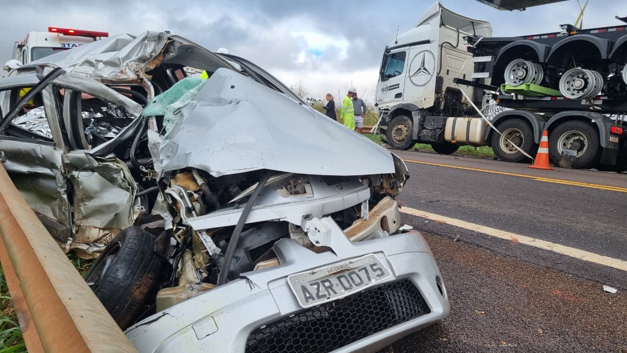 Grave acidente entre carro e caminhão deixa vítima morta na rodovia BR-369