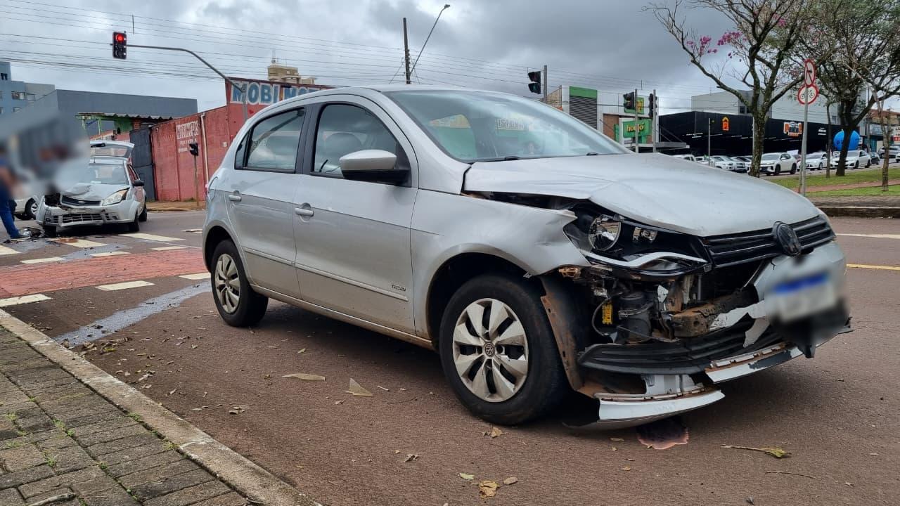 Forte colisão entre Gol e Fiesta é registrada no São Cristóvão