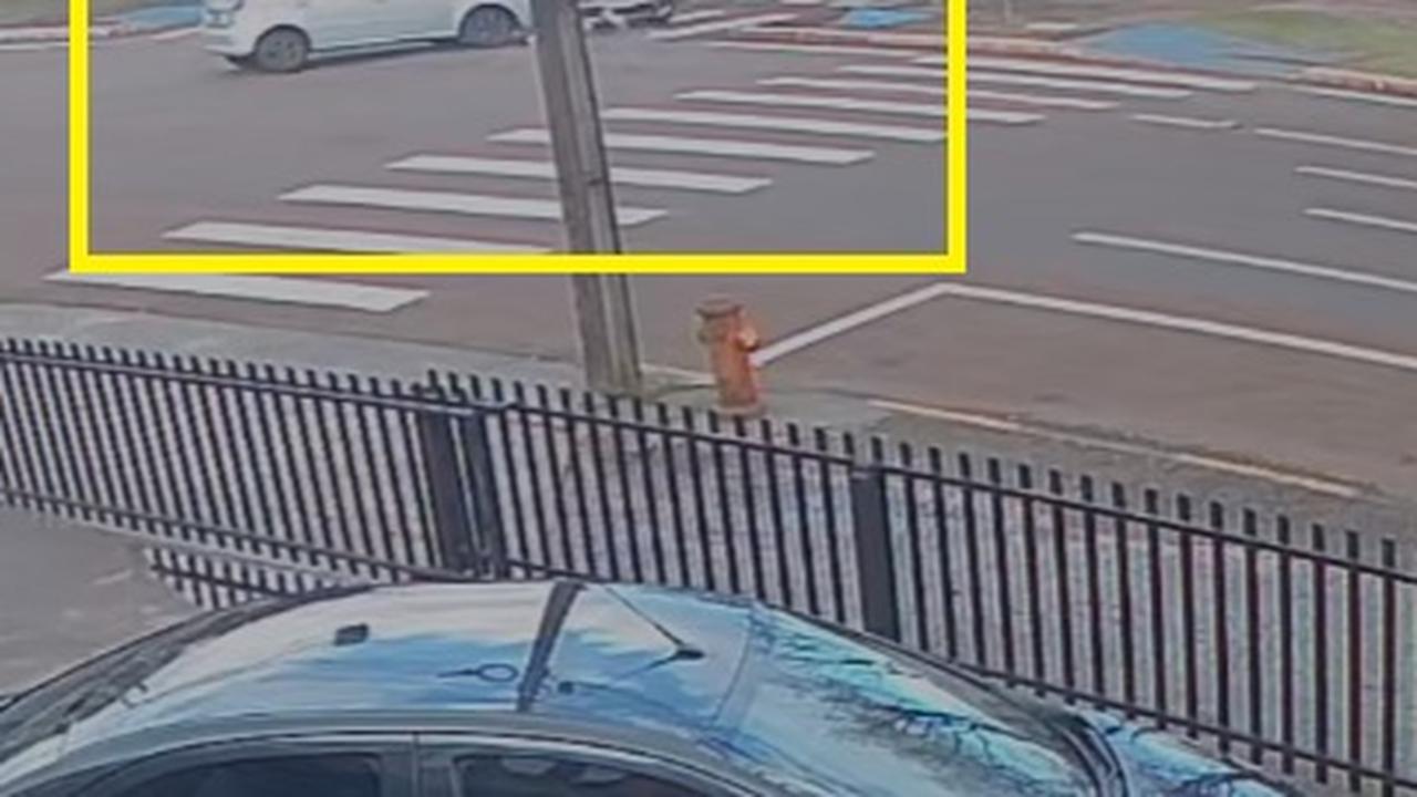 Câmera flagra colisão entre Gol e Fiesta no São Cristóvão