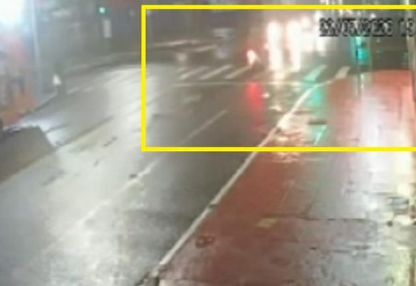 Vídeo mostra acidente que deixou motociclista gravemente ferida após colisão com Santa Fé
