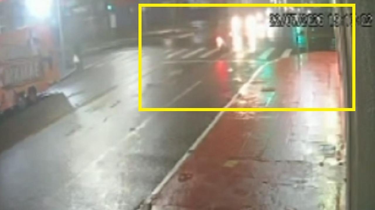 Vídeo mostra acidente que deixou motociclista gravemente ferida após colisão com Santa Fé