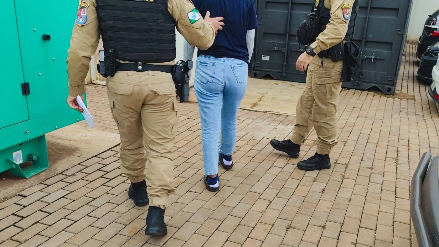 Adolescente é apreendida pela Polícia Militar no Fórum de Cascavel