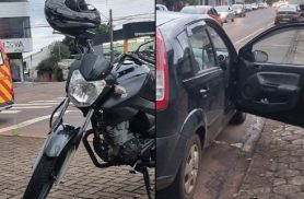 Pancada de moto em porta aberta de carro deixa mulher no chão no São Cristóvão