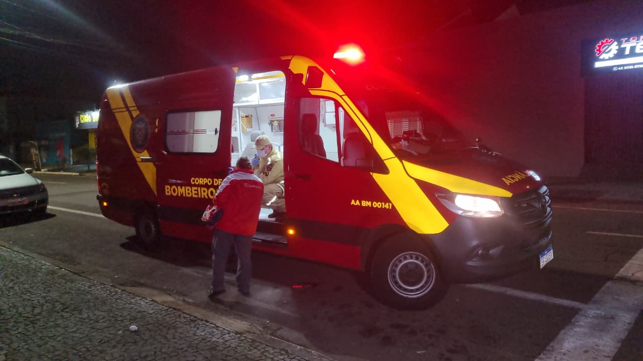 Carro e moto se envolvem em colisão no Bairro Parque São Paulo