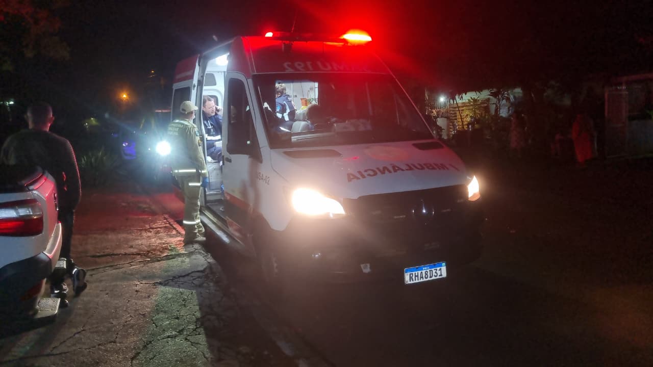Equipes do Samu e Siate atendem homem com lesão na cabeça no Bairro Morumbi