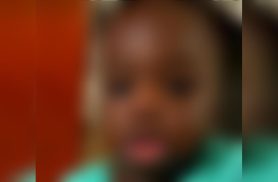 Bebê de 1 ano morre após prender a cabeça em estrutura de ferro dentro de creche