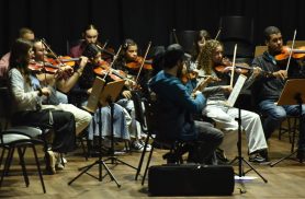 Após semana de oficinas, alunos mostram talento em espetáculo gratuito no Teatro Municipal nesta sexta-feira
