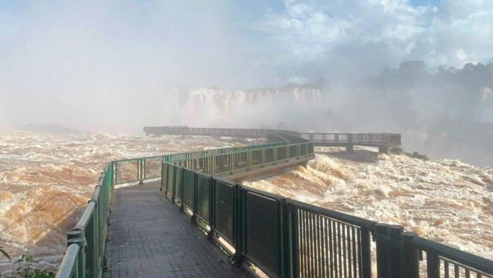 Cataratas registram vazão mais de seis vezes acima da média histórica Imagem referente a Cataratas registram vazão mais de seis vezes acima da média histórica