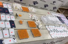 Receita Federal e Polícia Federal apreendem 132 iPhones e 600 ampolas de Tirzepatida
